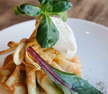 Блин с творожным кремом и красной рыбой