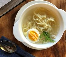 Куриный бульон с лапшой