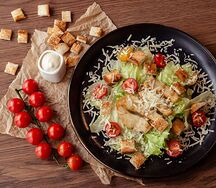 Салат Цезарь с цыплёнком гриль