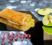 Блин с яблоком