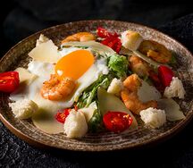 Цезарь с тигровыми креветками