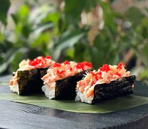 Хенд-ролл с камчатским крабом