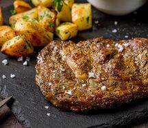 Стейк Рибай с запеченным картофелем