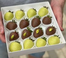 16 клубник в шоколаде №6 (фисташковый шоколад)