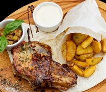 Свиная корейка на косточке