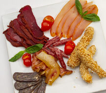 Мясные деликатесы