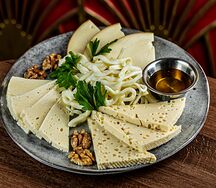 Ассорти кавказских сыров