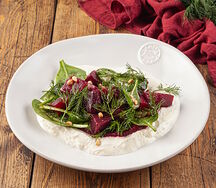 Салат из свеклы с козьим сыром