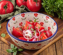 Салат из помидоров с красным луком