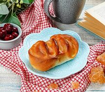 Пирожок с вишней