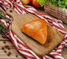 Пирожок с мясом и луком