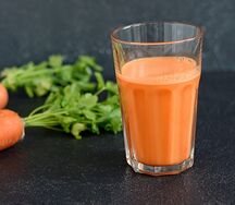 Морковный свежевыжатый сок