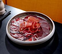 Набор мясных деликатесов