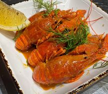 Раки, жаренные в соусе Том ям