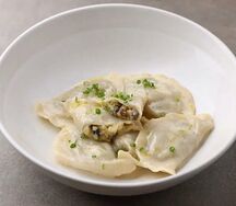 Вареники с картофелем, грибами и жаренным луком