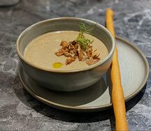 Крем-суп из грибов с трюфельным маслом и гриссини