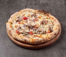 Пицца с беконом и пармезаном 