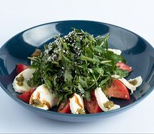 Имеретинский сыр и руккола