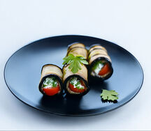 Рулетики из баклажанов с овощами