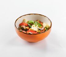 Салат с томатами и домашним сыром
