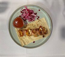 Грибы с творожным сыром и беконом на углях