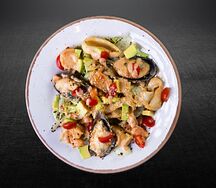Салат том ям с морепродуктами 