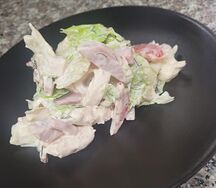 Салат с куриной грудкой и ветчиной