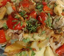 Жаркое с курицей и овощами под чесночным соусом