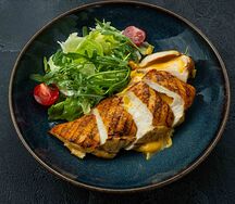 Курочка на гриле с сыром чеддер