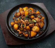 Жареха с мясом и грибами