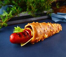 Трдельник с баварской колбаской и сыром