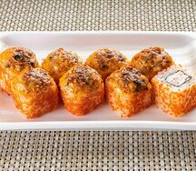 Острый запеченный ролл с крабом и лососем