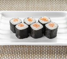 Ролл с лососем