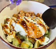 Поке боул из гречки с курочкой