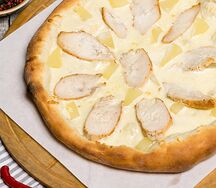 Пицца куриная с ананасом