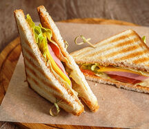 Клаб-сэндвич с ветчиной и сыром