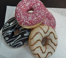 Донат клубничный