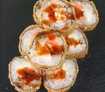 Теплый темпура ролл с лососем 8 шт