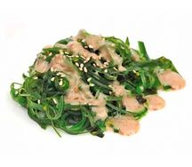 Салат чука с ореховым соусом