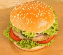 Бургер с куриной котлетой