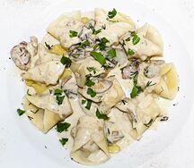 Куриные под грибным соусом