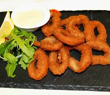 Кольца кальмара с соусом тартар