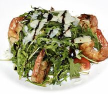 Салат рукола с креветками