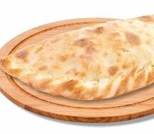 Кальцоне с курицей и сыром
