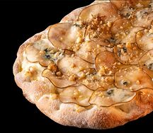 Груша с горгонзолой