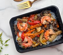 Фунчоза с овощами и креветками