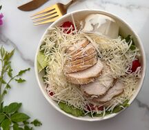 Салат Цезарь с курицей