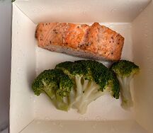 Лосось с брокколи 