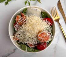 Салат Цезарь с креветками