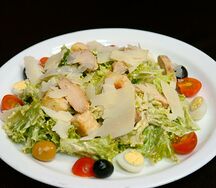 Салат Цезарь с курицей